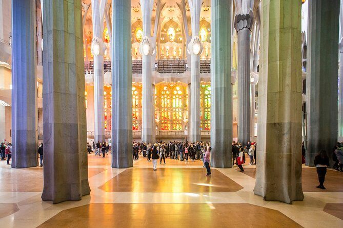 Sagrada Familia Fast Track Guided Tour - How to Make the Tour Feel Smooth: Meet-Up, Timing, and Listening