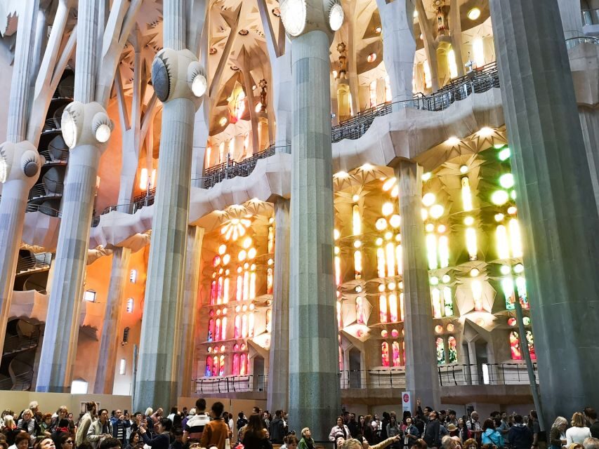 Sagrada Familia & Gaudi Guided Tour Private or Small Groups - Fonts, Churches, and Els Quatre Gats Break Time