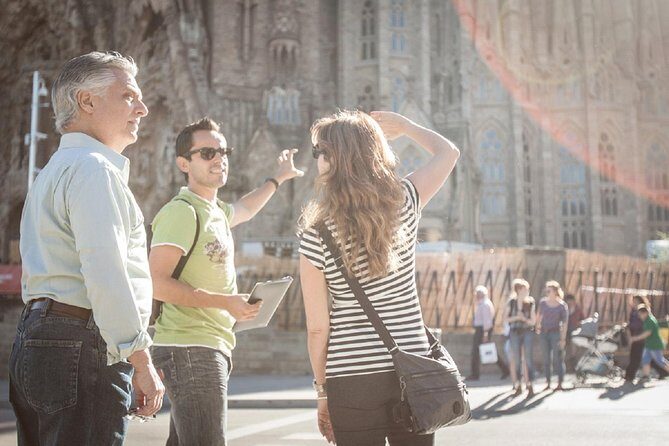 Sagrada Familia Private Guided Tour with Skip the Line Tickets - Getting to the meeting point and starting with less stress