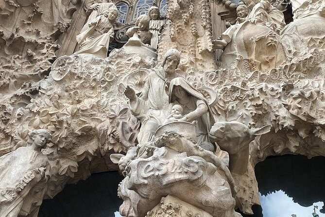 Sagrada Familia Private Tour with Expert Guide - Getting In: Skip the Line, Then Follow the Guide’s Flow