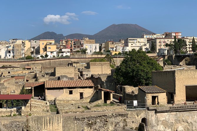 Secret Herculaneum: The Hidden Treasure of Ancient Roman Civilization - Casa Sannitica and the decumanus maximus: older roots and main-street power
