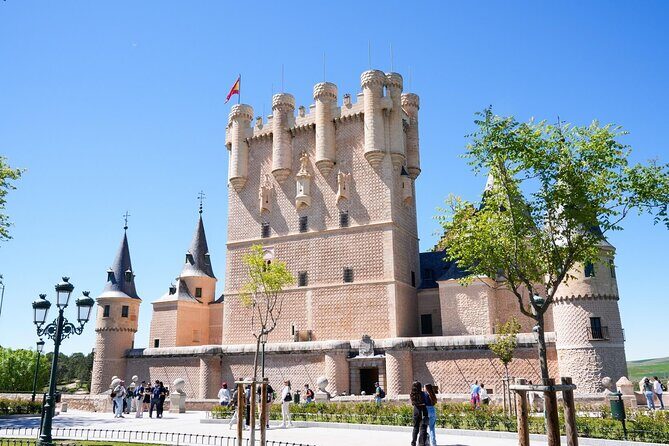 Segovia Tour with Cathedral and Alcazar from Madrid - Cathedral of Segovia: what you gain with a guided interior