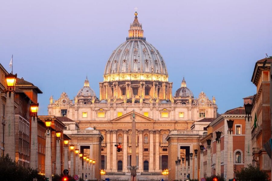 Semi-private Tour of the Vatican Museums - Gallery of Maps and Gallery of Tapestries: Vatican Art with a Purpose