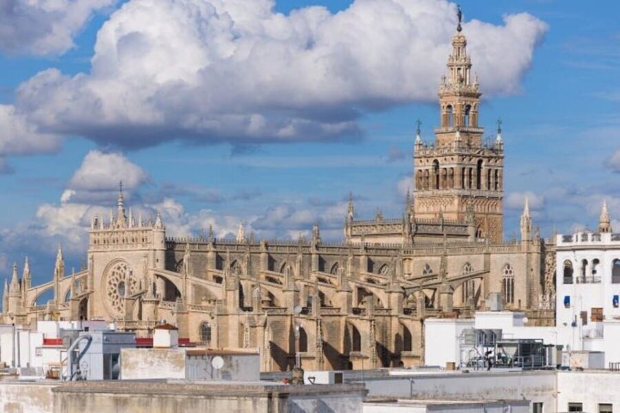 Sevilla: Alcazar and Cathedral Private Tour - Plaza del Triunfo to the Cathedral: how the 3 hours stay on track
