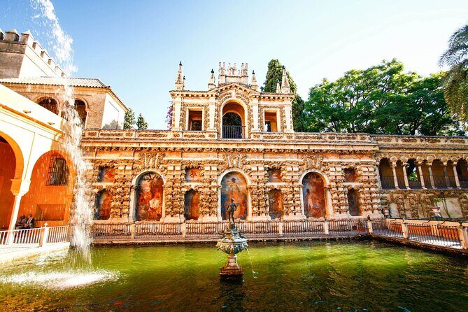 Sevilla: Guided tour to the Alcazar + Cathedral and Giralda - Seville Cathedral and Giralda: the must-see combo, with headset help