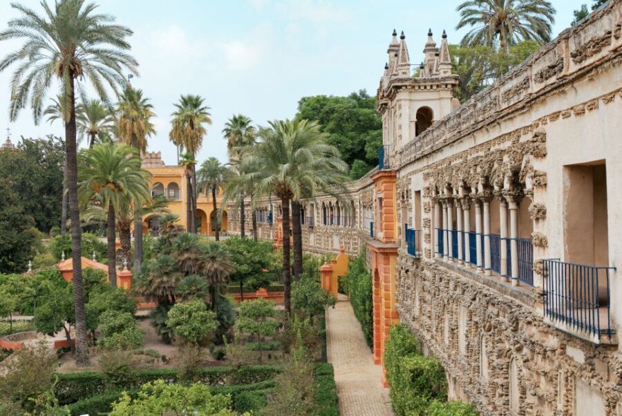 Seville: Alcázar, Cathedral & Giralda Fast Track Guided Tour - What to bring (and what to avoid at the gates)