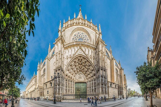 Seville & Alcazar Skip the Line from Cadiz Port (Cruisers Only) - Free time for tapas and photos around the cathedral area