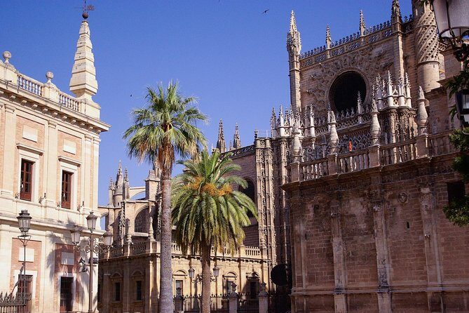 Seville Cathedral, Alcazar, and Jewish Quarter Skip-the-Line Combo Tour - Where You Start: Plaza del Triunfo Meeting-Point Tips