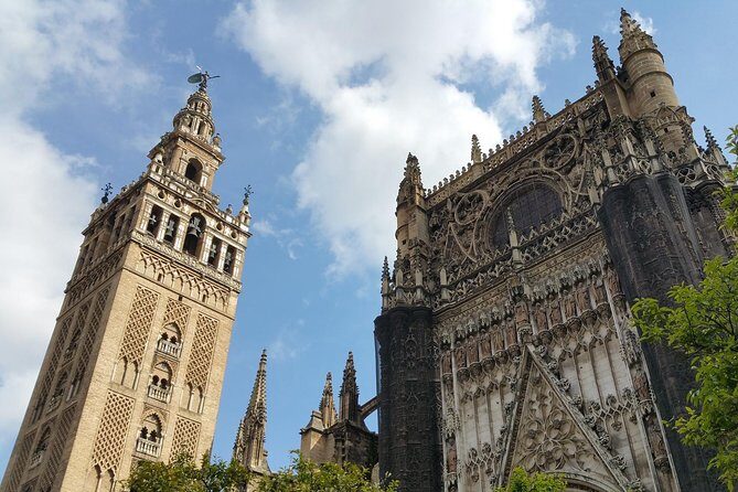 Seville Cathedral, Alcazar, and Jewish Quarter Skip-the-Line Combo Tour - Torre Giralda: The Ramps, Then the City Views