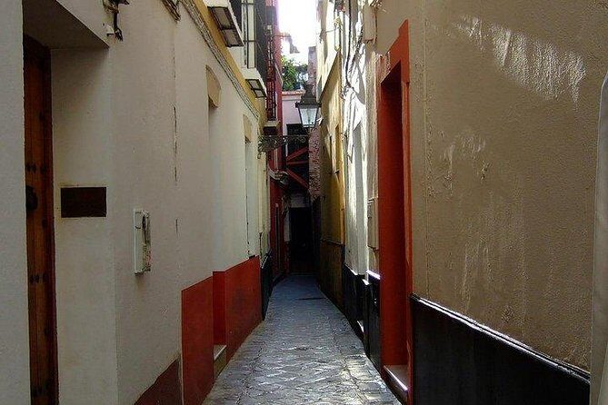 Seville Cathedral, Alcazar, and Jewish Quarter Skip-the-Line Combo Tour - Group Size, Pacing, and the Role of the Guide (What Matters Most)