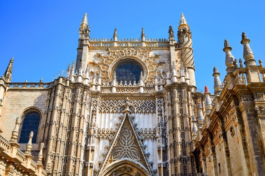 Seville: Cathedral and Alcázar Guided Tour - Enter the Seville Cathedral: Gothic power, plus the altarpiece you’ll want to see twice