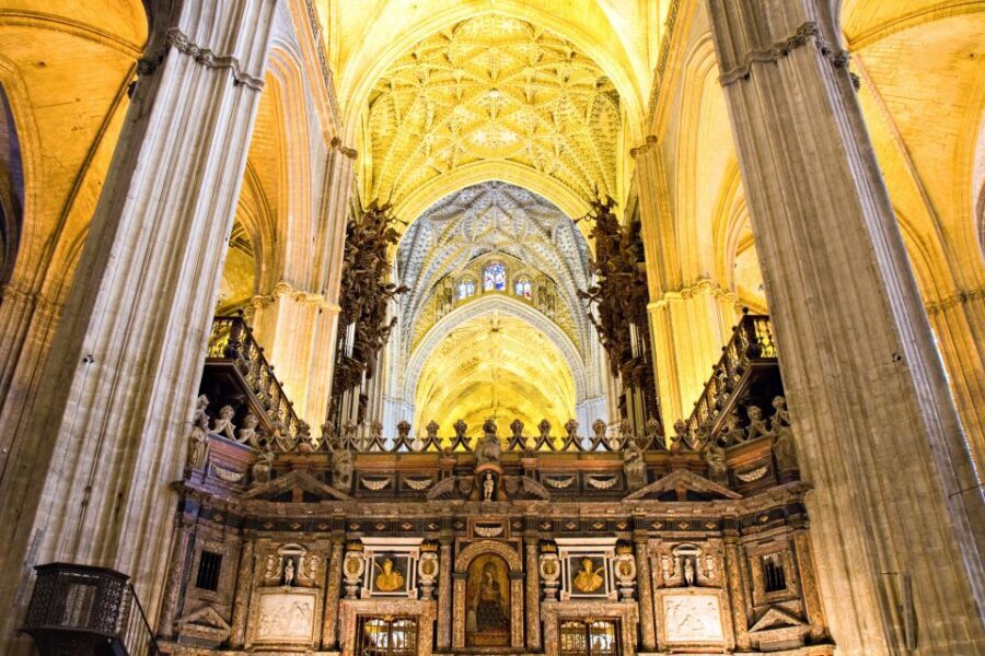 Seville: Cathedral and Alcázar Guided Tour - How the tour pace works: shared group timing vs private control