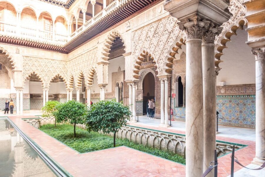 Seville: Cathedral, Giralda & Alcazar Entry With Guided Tour - Why Seville Cathedral and Alcázar together makes sense