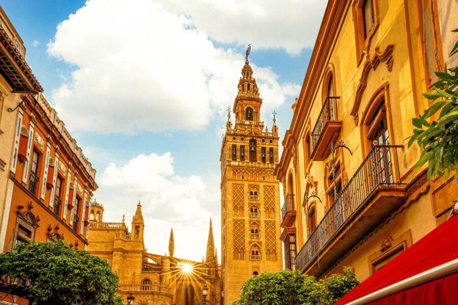 Seville: Priority Access Cathedral, Giralda & Alcázar Tour - Priority Access at Three Ticketed Landmarks in 2.5 to 3 Hours