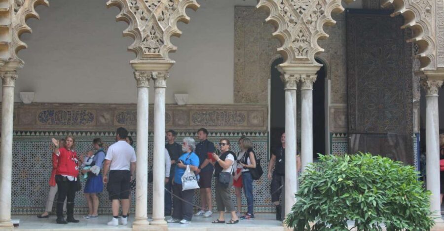 Seville: Royal Alcazar of Seville Tour - The 75-minute flow inside the palace complex