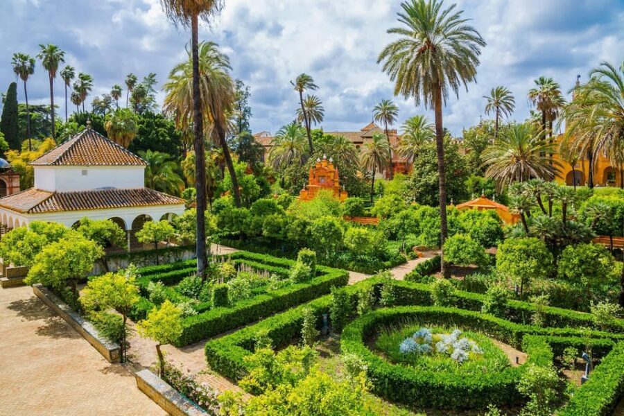 Seville: Tour Alcázar, Cathedral & Giralda Priority Access - Royal Alcázar: where Arab and Christian styles meet