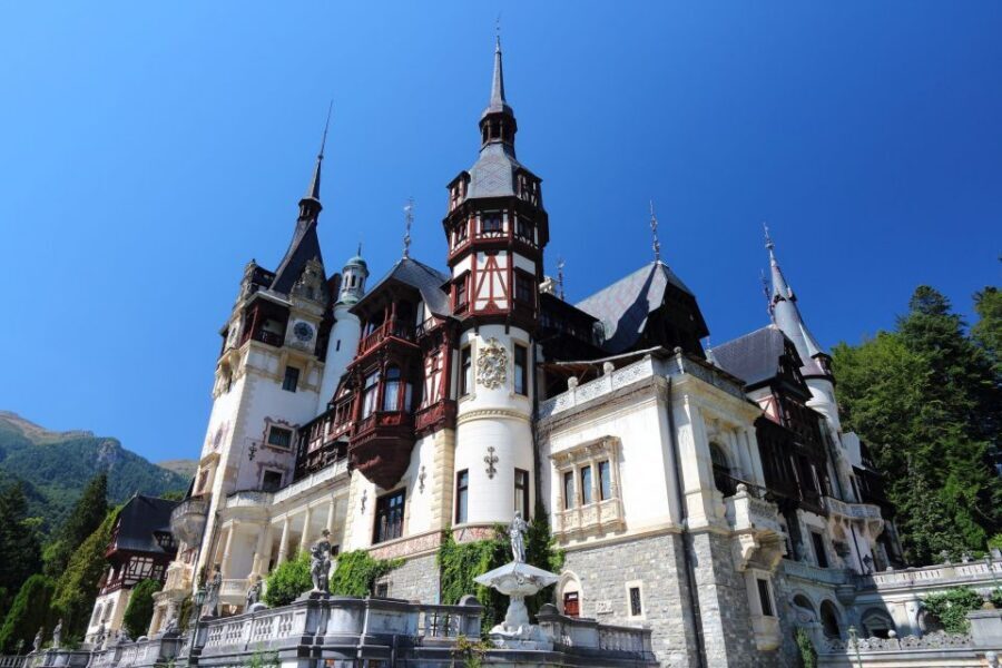 Sinaia: Peleș Castle Tour with An Expert Guide - Peleș Castle in an hour: what the tour is really trying to do