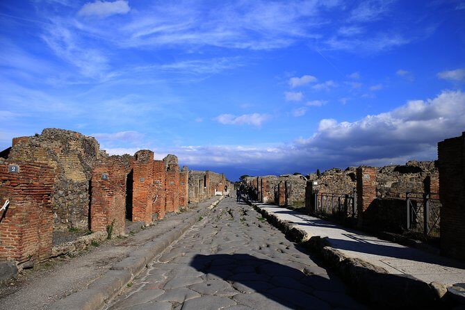 Skip-the-line Exclusive Private Full-Day Complete Ancient Pompeii Guided Tour - Anfiteatro Romano: one hour in the big public stage