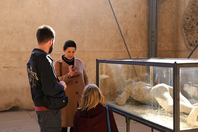Skip-the-line Exclusive Private Full-Day Complete Ancient Pompeii Guided Tour - Foro de Pompeya: 15 minutes in the main market