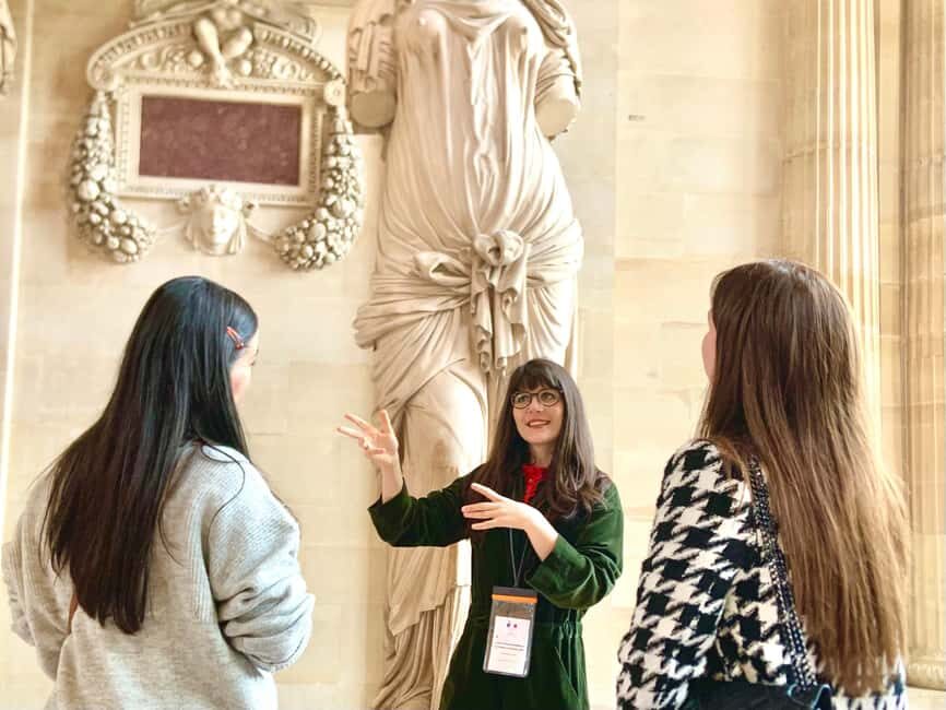Skip-the-Line Louvre Museum Tour with Artist - Nike and the body in motion: reading form like a language