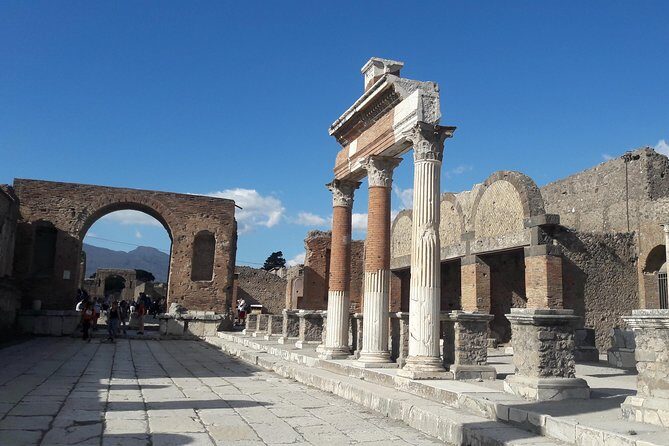 Skip-the-Line Pompeii Archaeological Site with Private Guide - Where You Start and How the Tour Ends