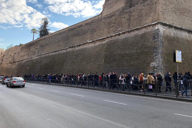 Skip-The-Line: Sistine Chapel & Vatican Tour with A Guide - Crowd Reality: When the Vatican Feels Like a Thrift Store on Sale Day