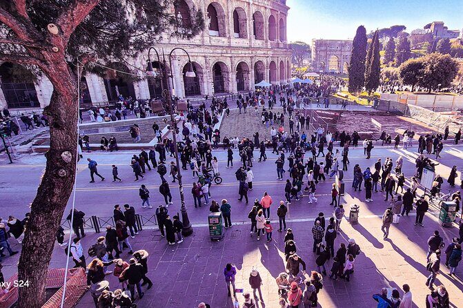 Small Group Guided Tour Of Colosseum, Roman Forum & Palatine Hill - Small-group format: what it means in real life