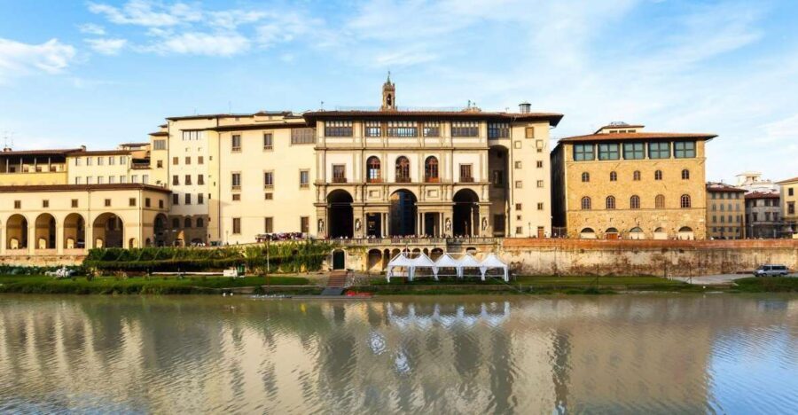 Small-Group: Uffizi & walking tour of Florence skip the line - Piazza Duomo, Signoria, and the dome: seeing Florence’s power layout