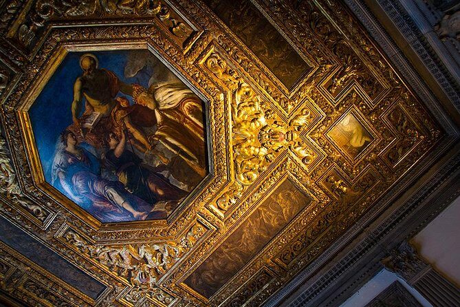 St Mark's Basilica & Doge's Palace with Secret Passages Access - Entering Doge’s Palace like you belong there