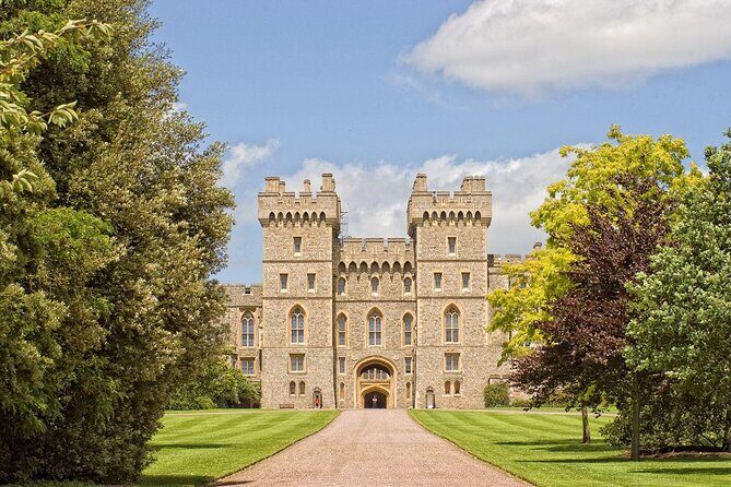 Stonehenge, Windsor Castle and Bath Full Day Guided Tour - Transportation Comfort and Handy Coach Extras