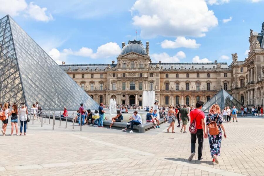The Paris Pass®: 40+ Attractions Including Eiffel Tower - Notre-Dame & Île de la Cité, then Montmartre on foot