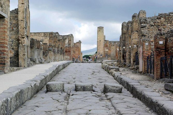 Tour of Positano+Sorrento+Pompeii (BEST SELLER Full Day) - Pompeii at Your Pace: When You Might Want to Add an Archaeology Guide