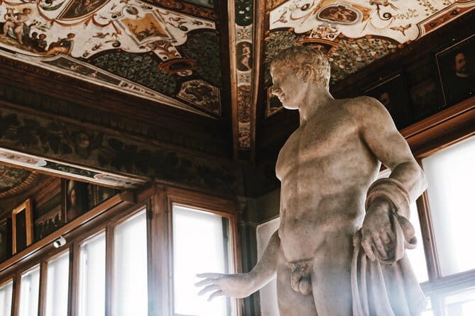 Uffizi Gallery Florence Guided Tour Semi-Private 8ppl Max - The Uffizi building itself: offices, Medici collecting, and serious drama