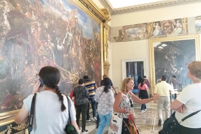 Vatican by Night Group Tour - Raphael Rooms: When Rival Artists Explain Each Other