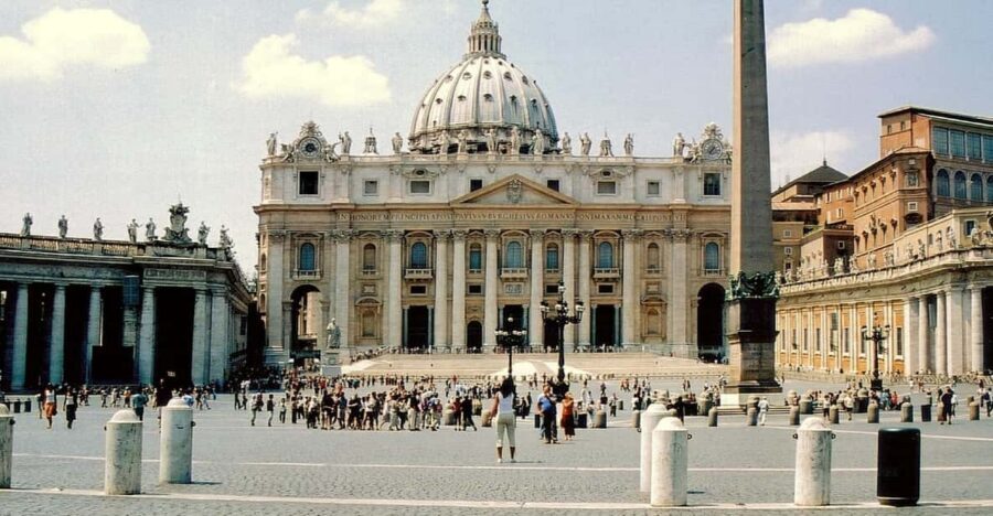 Vatican City: St Peters Basilica and Papal Tombs Guided Tour - Going Underground to the Vatican Grottoes and Papal Tombs