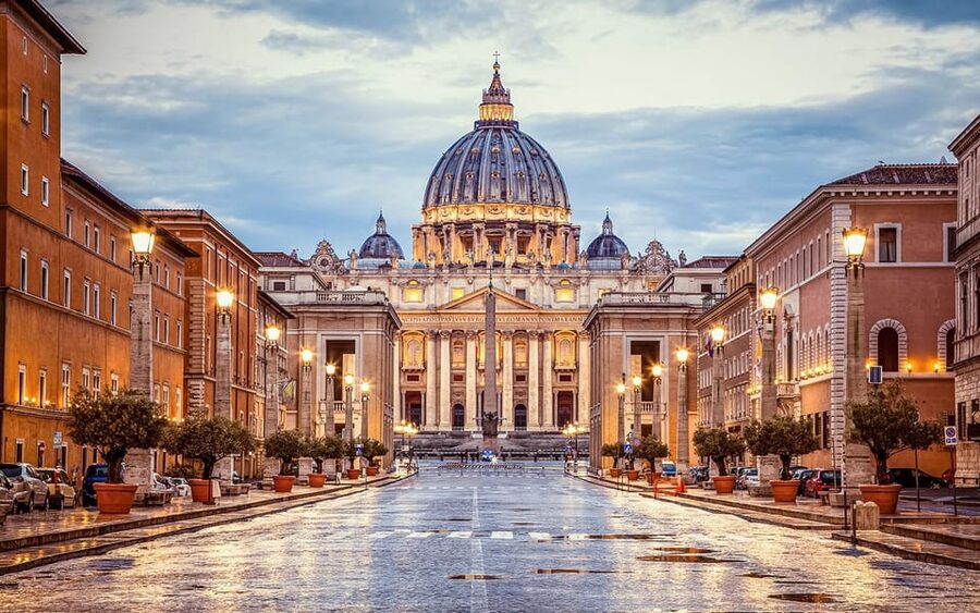 Vatican City: St. Peter's Basilica Walking Tour - Approaching St. Peter’s: the anticipation is part of the show