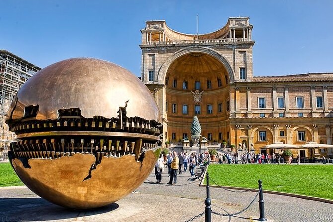 Vatican : Guided Tour Vatican Museums and Sistine Chapel - Earphones and group size: the comfort piece people forget