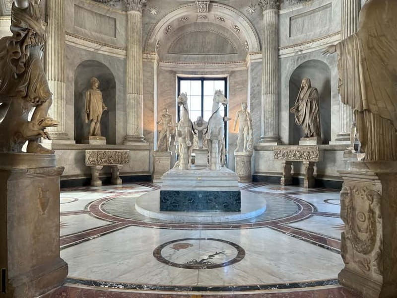 Vatican: Museums, Raphael & Sistine Chapel + Basilica Option - Vatican Museums and Sistine Chapel in 2.5 Hours: The real value of a tight plan