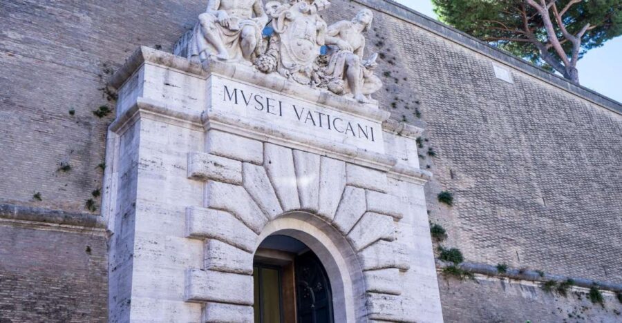 Vatican Museums, Sistine Skip-the-Line Ticket with Breakfast - The first halls: Hall of Maps, Pinecone Courtyard, and the wow-you-fast effect