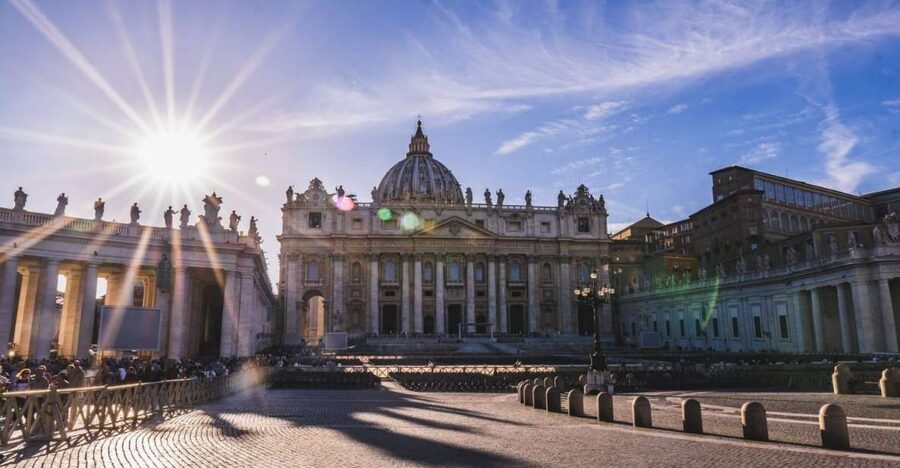 Vatican: St. Peter's Basilica & Vatican Museums Guided Tour - Cortile del Belvedere to Gallery of Tapestries: what to notice in each museum stop