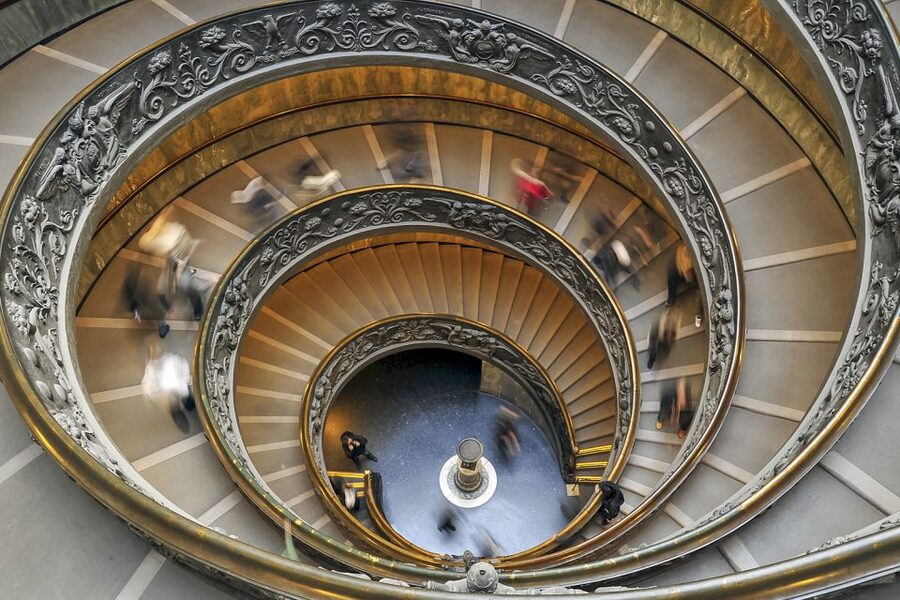 Vatican: St. Peter's Basilica with Audio Guide and Options - What you should focus on inside: Pietà, Baldachin, and the Papal Altar