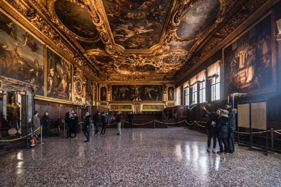 Venice: Basilica, Doge's Palace, Gondola and Lagoon Islands - Weather and schedule reality: Venice runs on water, and water runs on conditions