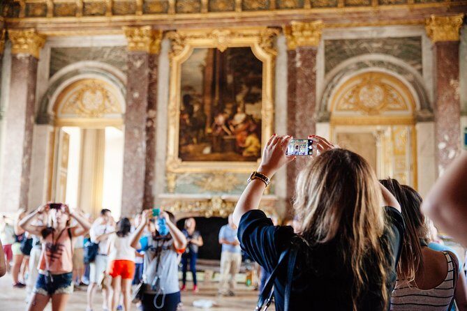 Versailles Château and Gardens Walking Tour from Paris by Train - Seasonal fountain displays and musical gardens: the summer payoff