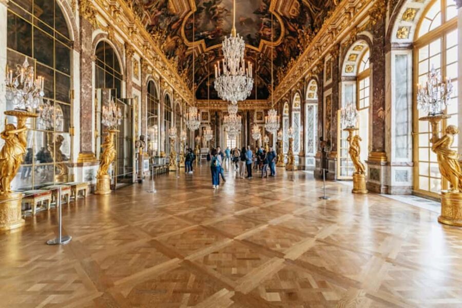 Versailles: Entry ticket & Private Apartments VIP Tour - Practical tips: what to wear and what not to bring