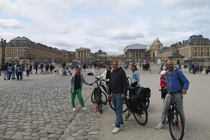 Versailles Full-Day Electric Bike Tour : Market, Picnic & Palace - Picnic by the Grand Canal: lunch with a royal backdrop