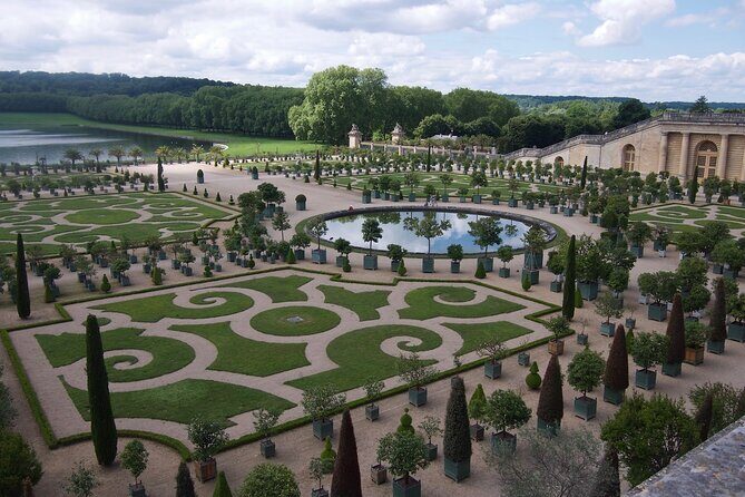 Versailles Full-Day Tour with the Estate of Marie-Antoinette - Le Hameau de la Reine: her Normandy-style break from court life