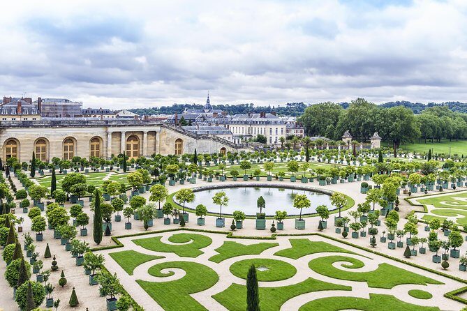 Versailles Palace and Gardens Half Day Guided Tour from Paris - First Sunday switch: unguided with an audio guide