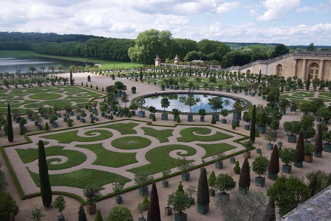 Versailles Palace and Gardens Tour by Train from Paris - Versailles gardens: when fountains run and when they don’t