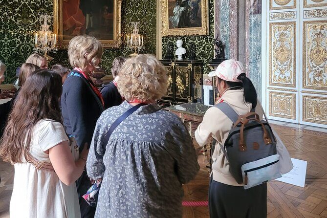 Versailles Palace Guided Tour with Gardens Access - Guides and group size: why the experience can feel very different