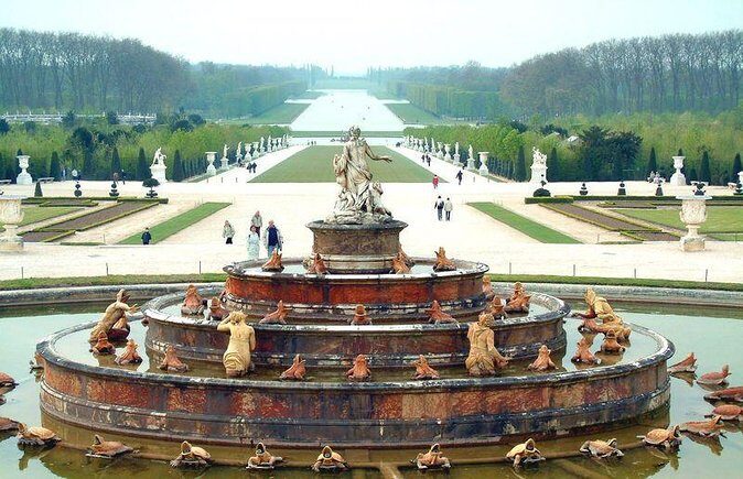 Versailles Palace & Marie-Antoinette's Estate Guided Tour - Entering the Palace of Versailles: Louis XIV’s Big Message